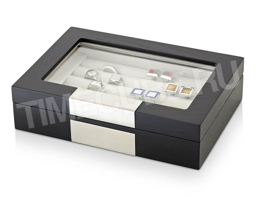 Деревянная шкатулка для хранения колец и запонок со стеклом в крышке и отделкой бархатом.